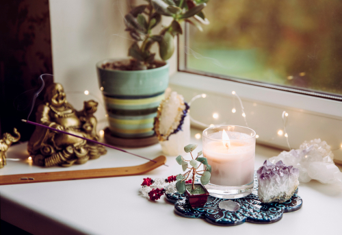 Feng,Shui,Altar,At,Home,In,Living,Room,Or,Bed
