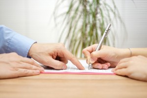 離婚条件を書面で確認するイメージ